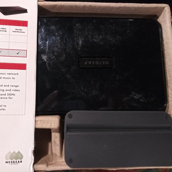 NetGear N600 Wireless Dual Band Gigabit Router - Picture 4 of 4